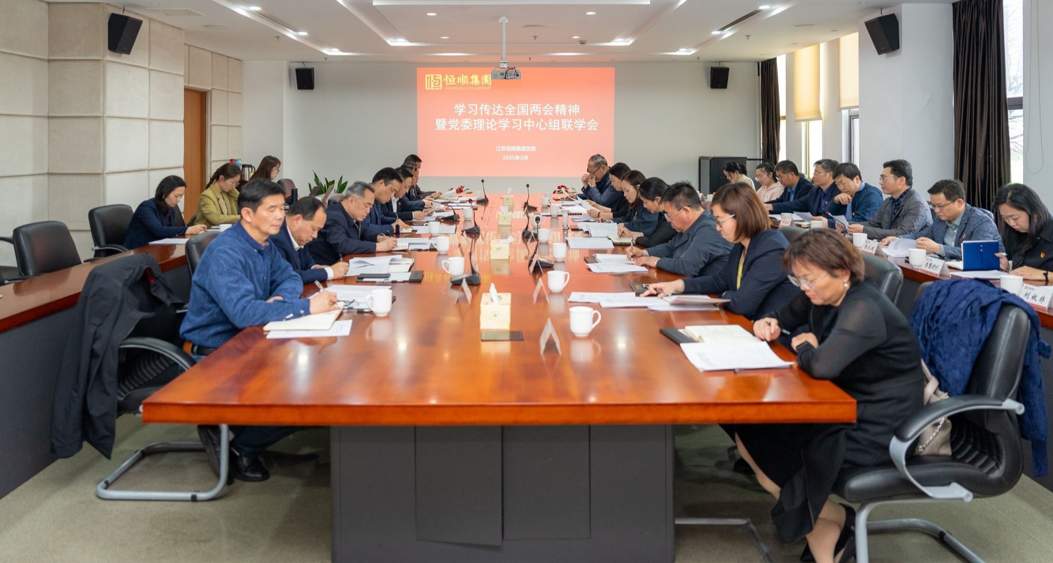 党建联建齐发力 聚镇互促共发展——性爱影片
党委理论学...